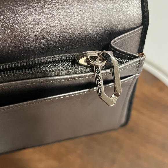 Chanel Black Lambskin Vertical Stitch Bifold Leather Wallet - Picture 6 of 8